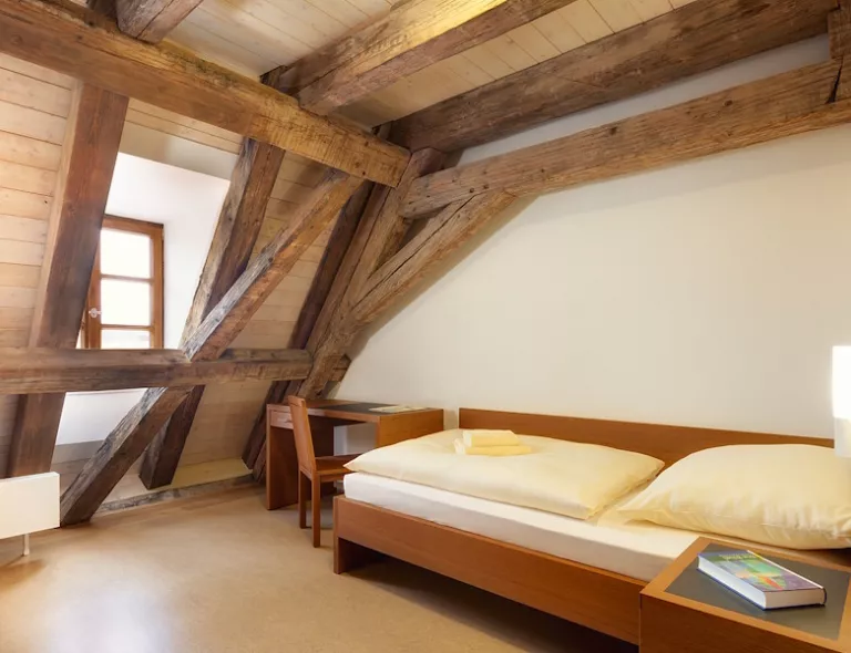 Einzelzimmer im Gästehaus des Klosters Plankstetten