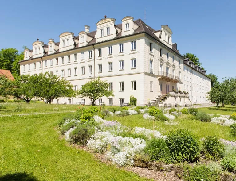 Das Kloster Bernried mit seinem weitläufigen Park